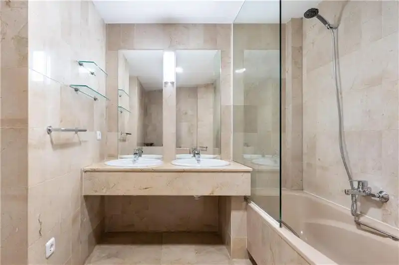 Baño de Piso en venta en  Palma de Mallorca con Aire acondicionado, Terraza y Balcón