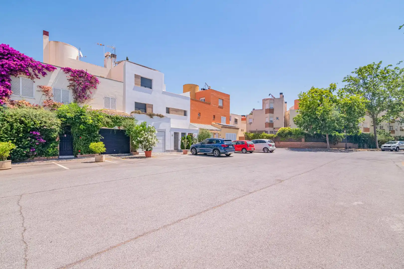 Aparcament de Casa adosada de lloguer en Granada amb Aire condicionat, Calefacció i Terrassa