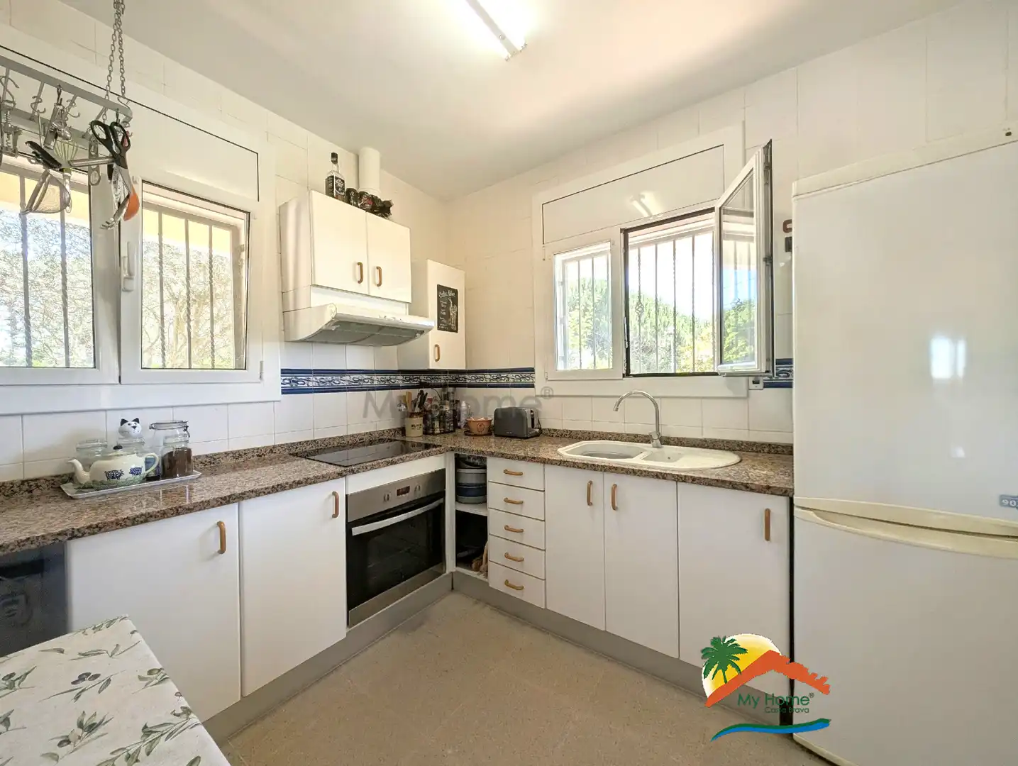 Küche von Haus oder Chalet zum Verkauf in Lloret de Mar mit Heizung, Privatgarten und Terrasse
