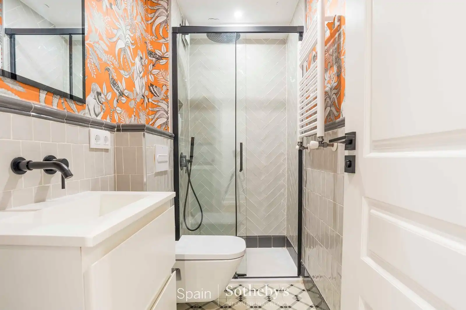 Bathroom of Apartments for rent in Madrid  with Air Conditioner, Heating and Terrace