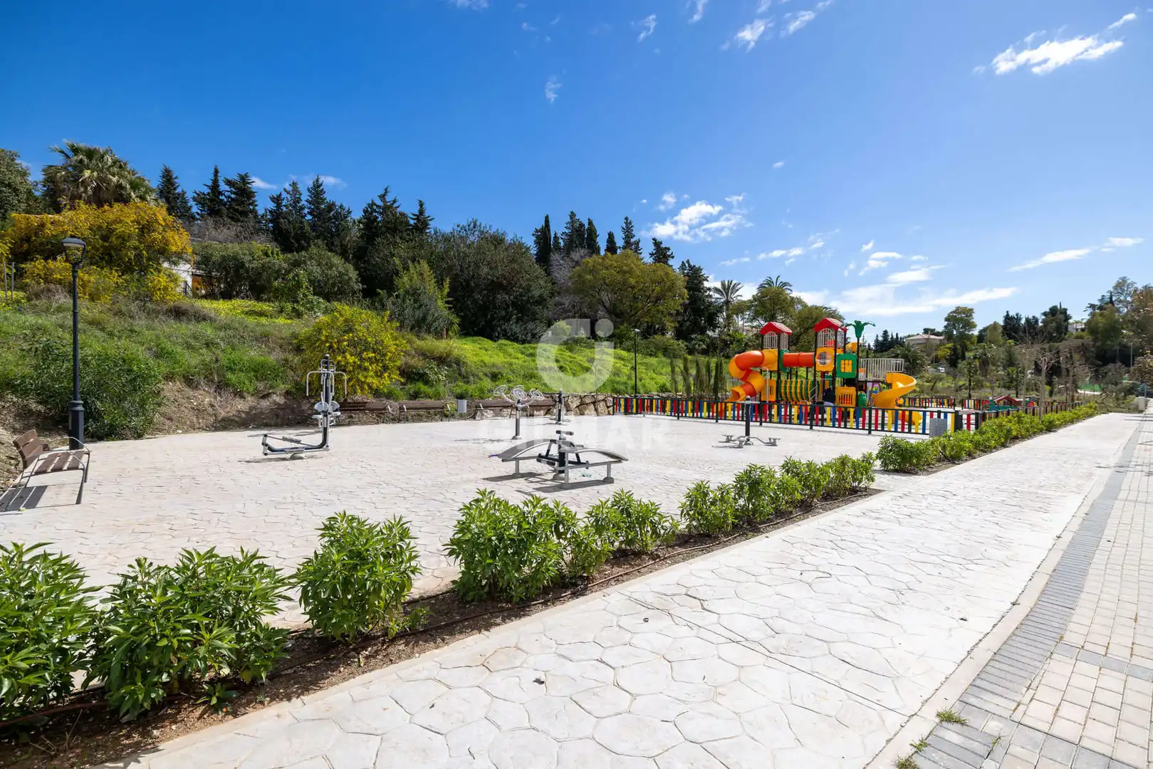 Vista exterior de Casa adosada en venta en Estepona con Calefacción, Jardín privado y Piscina