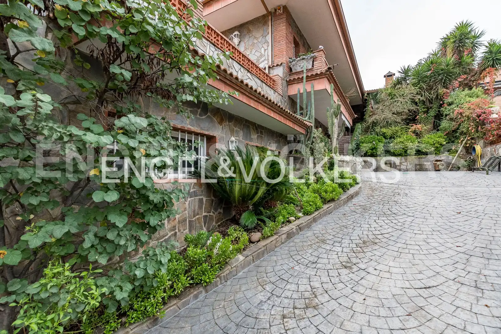 Exterior view of Houses for sale in Rubí  with Air Conditioner, Heating and Private garden