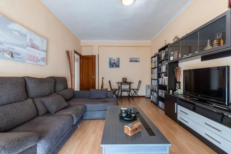 Living room of Flat for sale in  Madrid Capital  with Air Conditioner, Heating and Parquet flooring