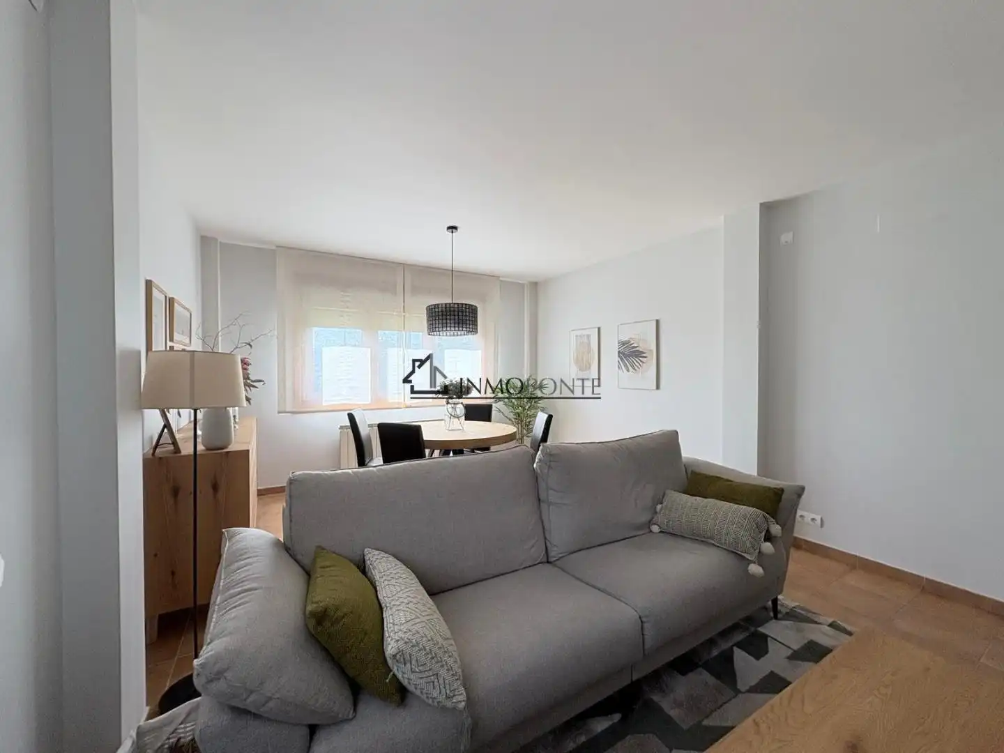 Sala d'estar de Casa o xalet en venda en Pontevedra Capital  amb Calefacció, Jardí privat i Terrassa