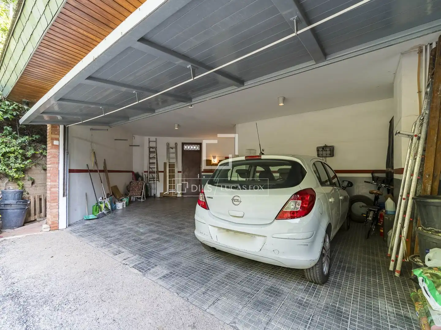 Parking de Casa o chalet en venta en Barcelona con Calefacción, Jardín privado y Trastero
