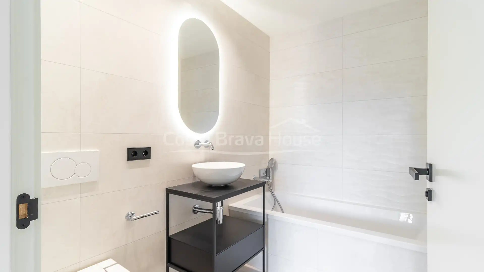 Bathroom of Houses for sale in Begur  with Air Conditioner, Heating and Private garden