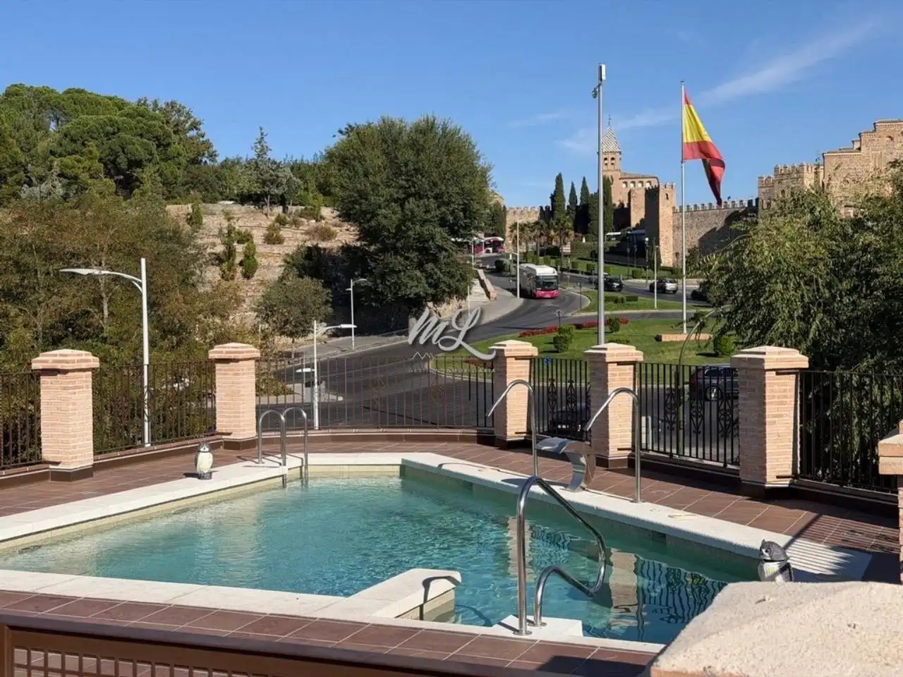 Piscina de Dúplex en venda en Toledo amb Calefacció, Traster i Piscina comunitària