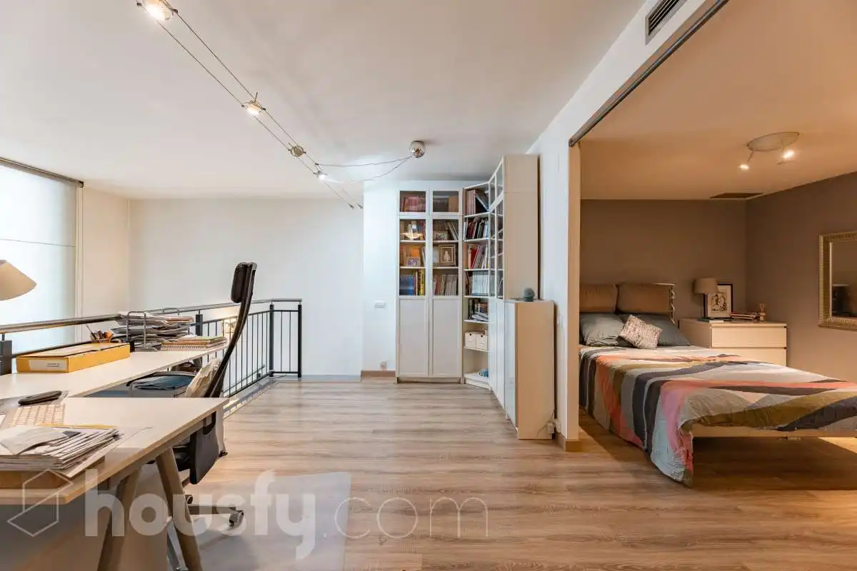 Bedroom of Duplexes for sale in L'Hospitalet de Llobregat  with Air Conditioner, Heating and Parquet flooring