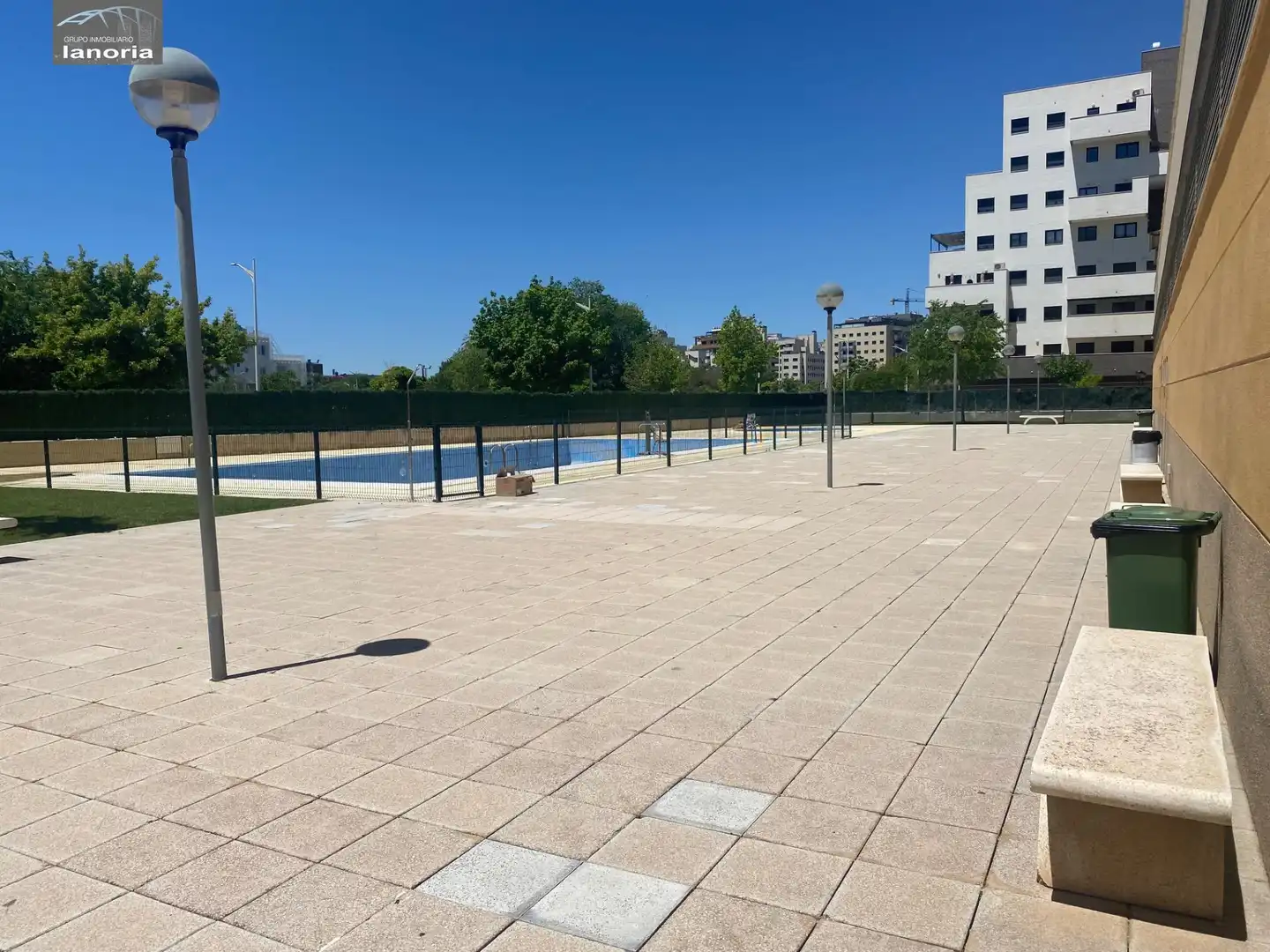 Piscina de Piso en venta en Albacete con Calefacción, Trastero y Amueblado
