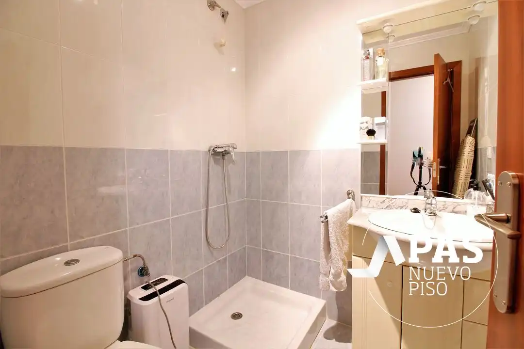 Bathroom of Flat for sale in El Astillero    with Heating, Private garden and Storage room