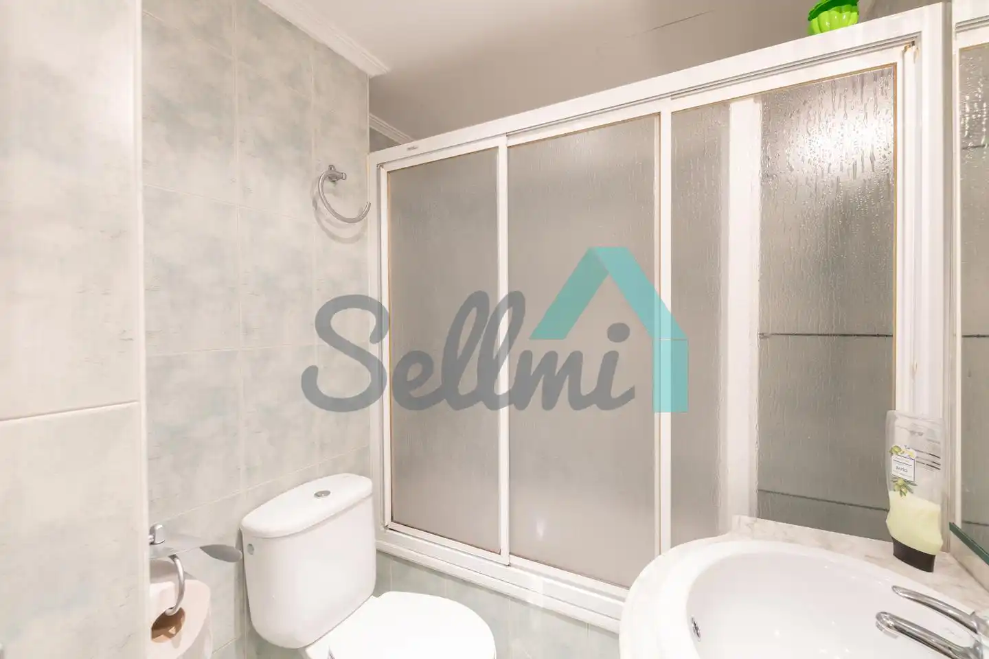 Bathroom of Flat for sale in Oviedo   with Heating, Parquet flooring and Storage room