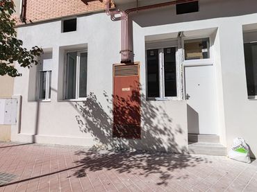 Bajo con ascensor en venta en Calle Marte 4
