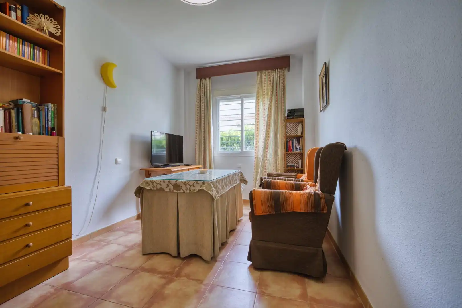 Sala d'estar de Casa o xalet en venda en Espartinas amb Jardí privat, Terrassa i Traster