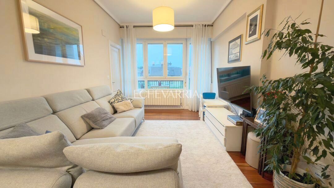 Sala d'estar de Pis en venda en Getxo  amb Calefacció, Terrassa i Traster