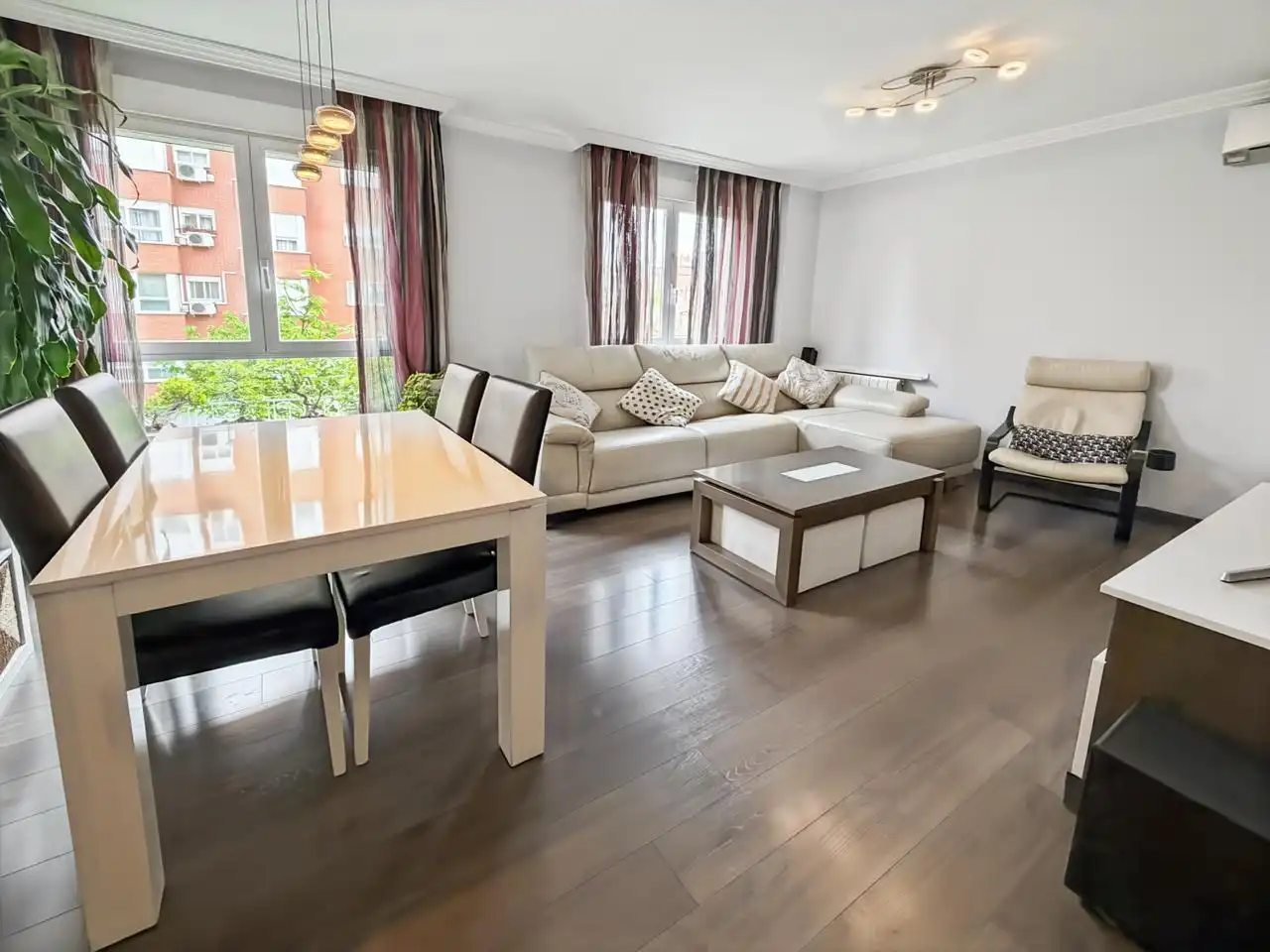 Sala de estar de Piso en venta en Madrid con Aire acondicionado, Calefacción y Piscina comunitaria