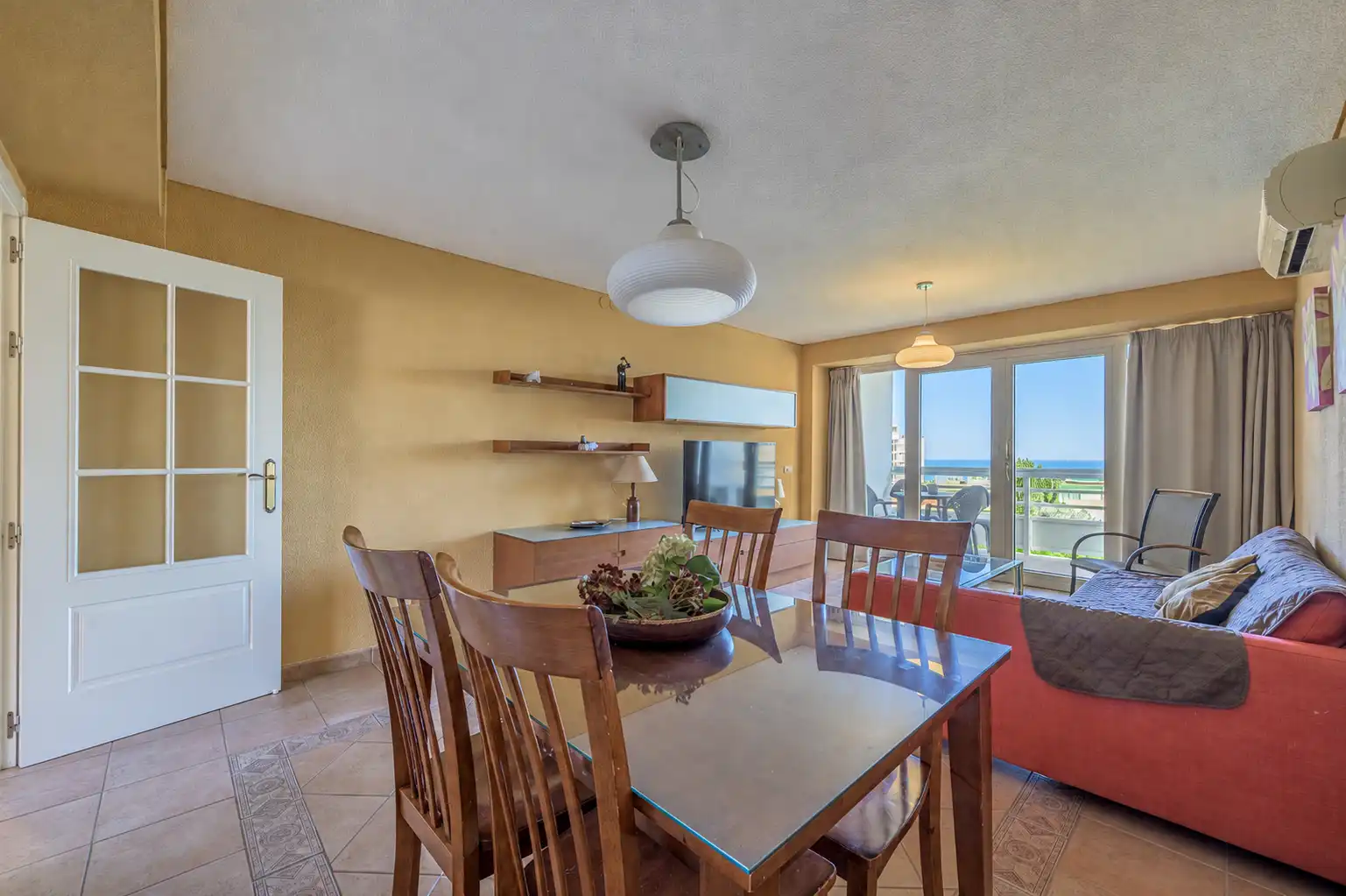 Comedor de Apartamento en venta en Torremolinos con Terraza y Amueblado
