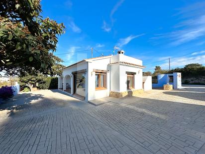 Vista exterior de Finca rústica en venda en Benissa amb Aire condicionat, Calefacció i Jardí privat