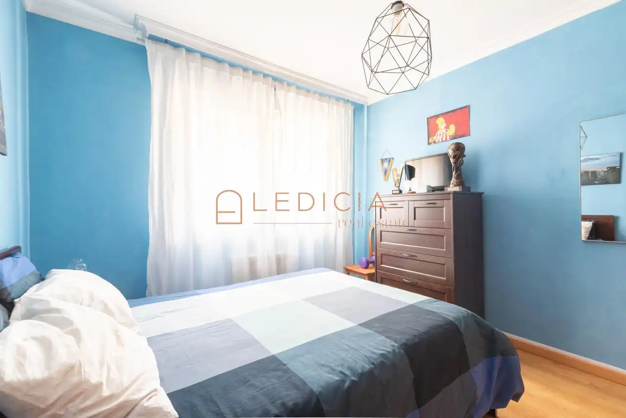 Bedroom of Flat for sale in Vigo   with Heating and Furnished