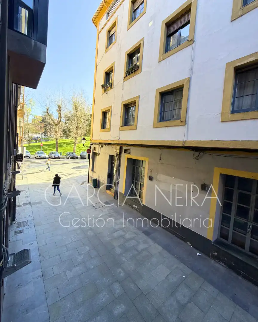 Vista exterior de Piso en venta en Oviedo  con Calefacción y Amueblado