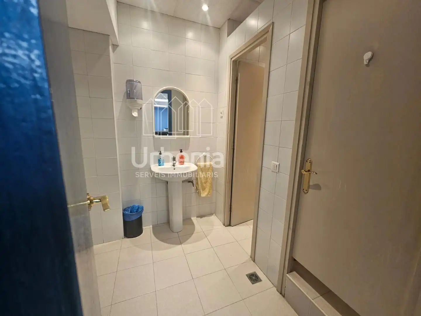 Badezimmer von Fabrikhallen zum Verkauf in Viladecans mit Heizung