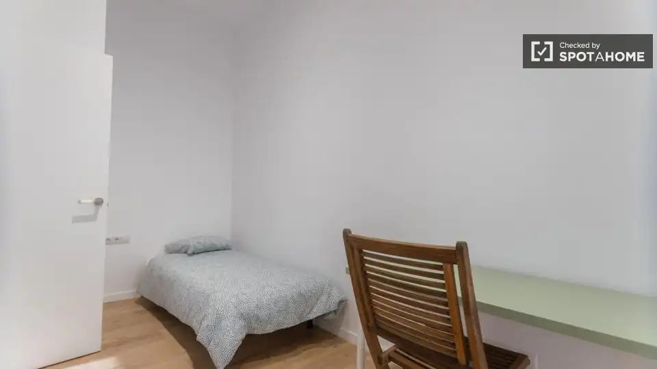 Bedroom of Flat for rent in Valencia  with Air Conditioner, Heating and Furnished