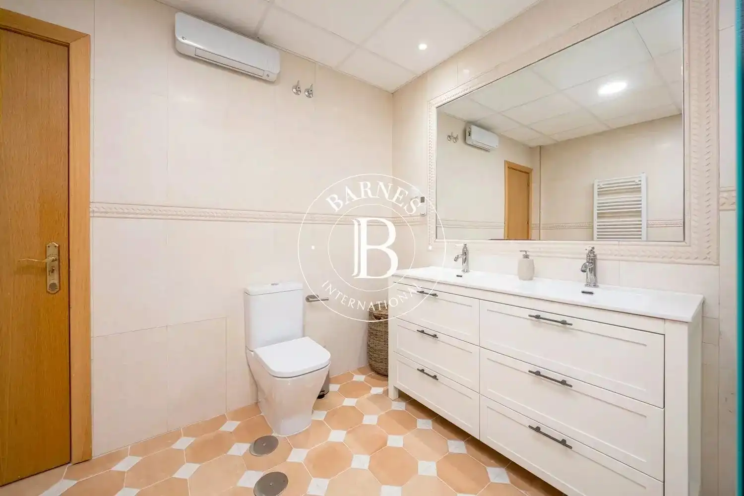 Bathroom of Apartments for sale in Madrid  with Air Conditioner, Heating and Terrace