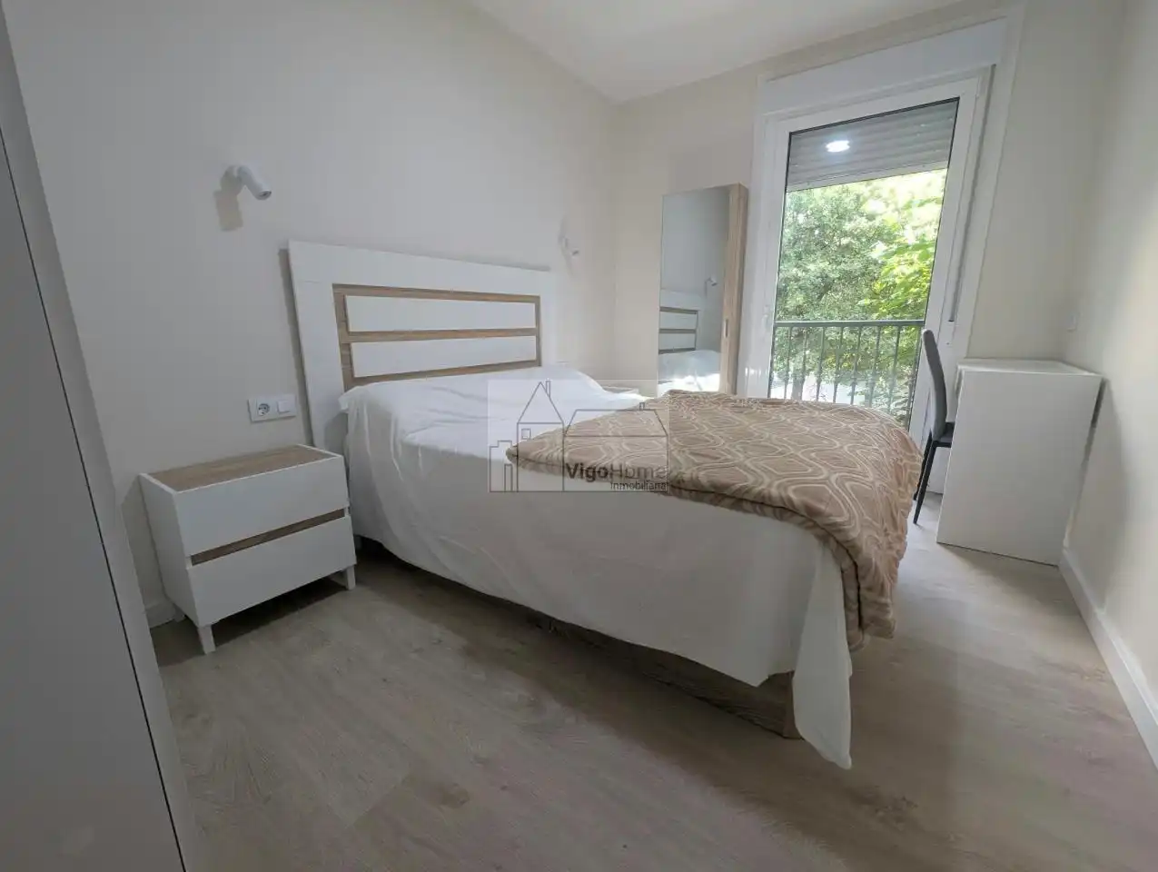 Habitación de Piso de alquiler en Vigo  con Calefacción, Terraza y Amueblado