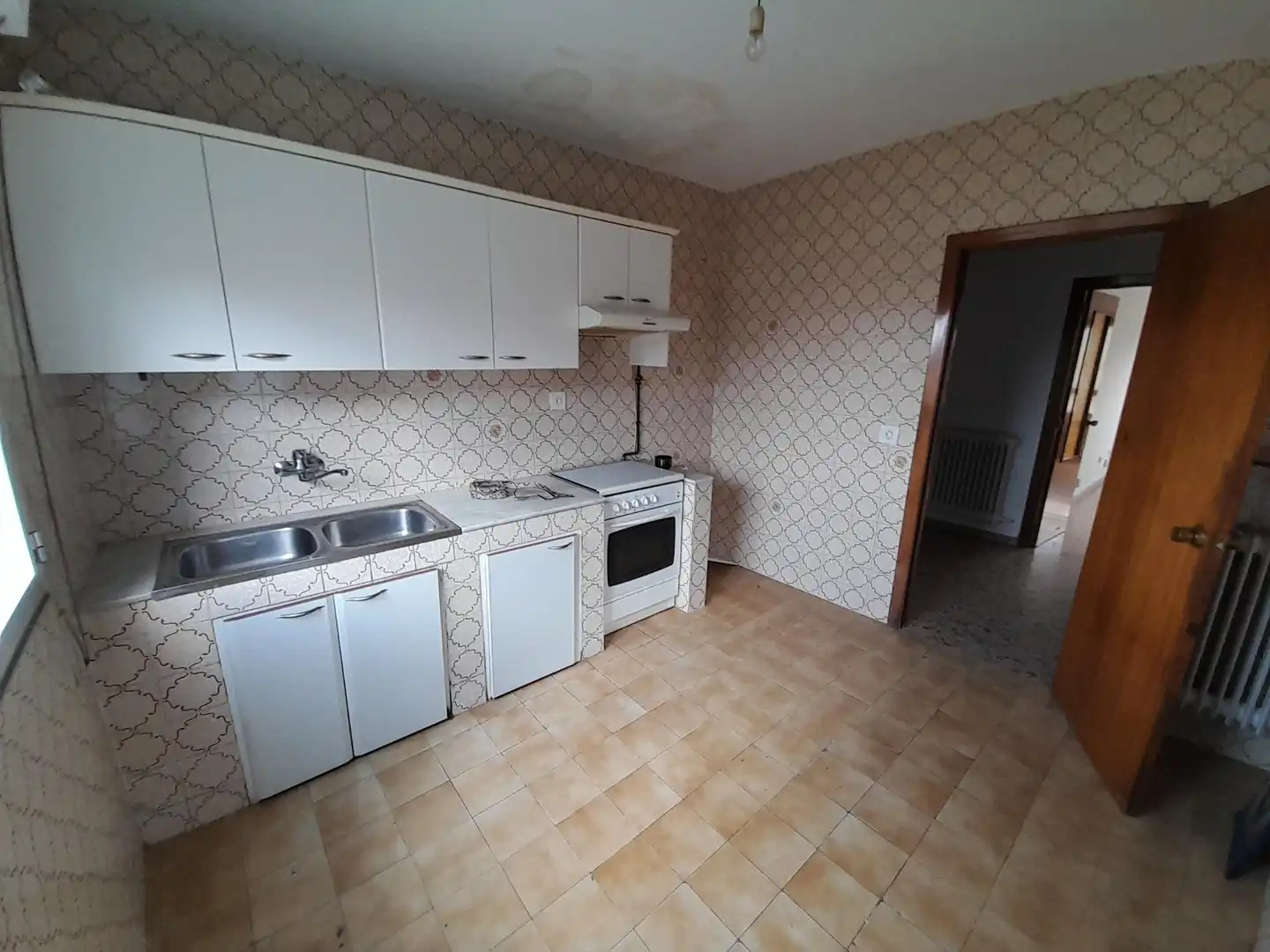 Cocina de Piso en venta en Ponferrada con Calefacción, Terraza y Trastero