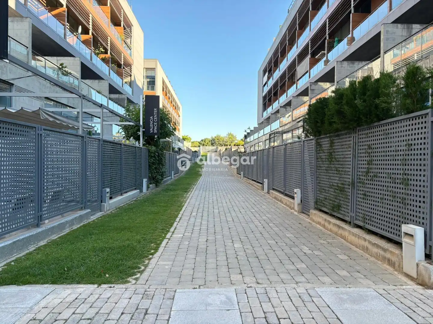 Aparcament de Pis en venda en Valencia amb Aire condicionat, Terrassa i Piscina