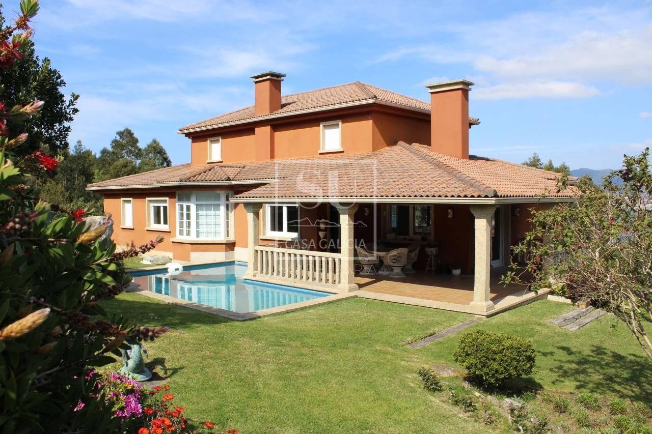 Vista exterior de Casa o xalet en venda en Baiona amb Calefacció, Jardí privat i Terrassa