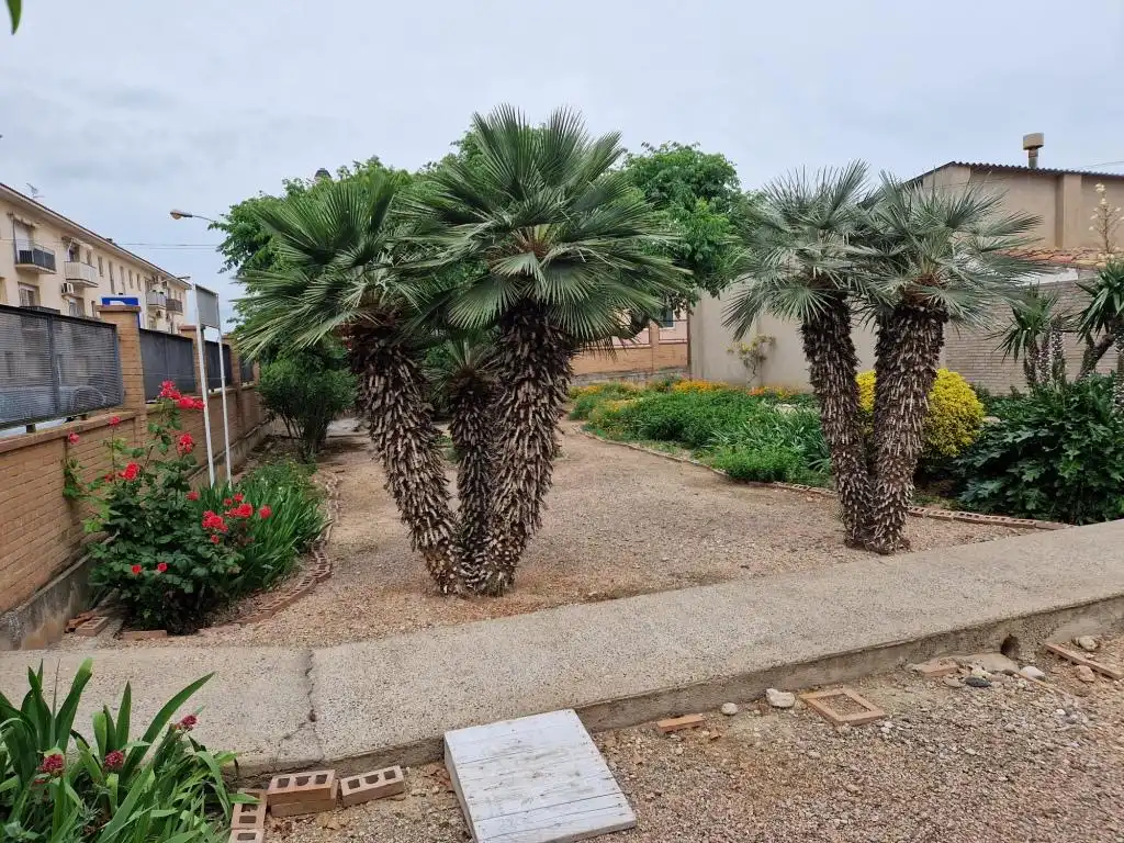 Houses for sale in Almacelles  with Air Conditioner, Heating and Private garden