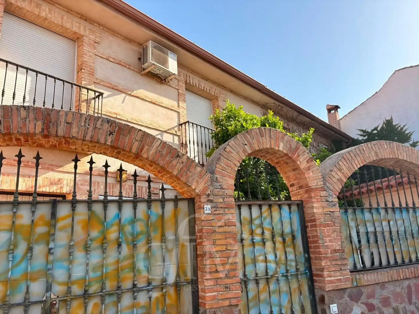 Vista exterior de Casa adosada en venda en Alcolea de Calatrava amb Calefacció