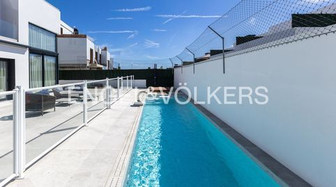 Exclusiva villa contemporánea en Montgat con piscina, jacuzzi, ascensor, garaje para tres vehículos y vistas panorámicas al mar, m, imatge 3