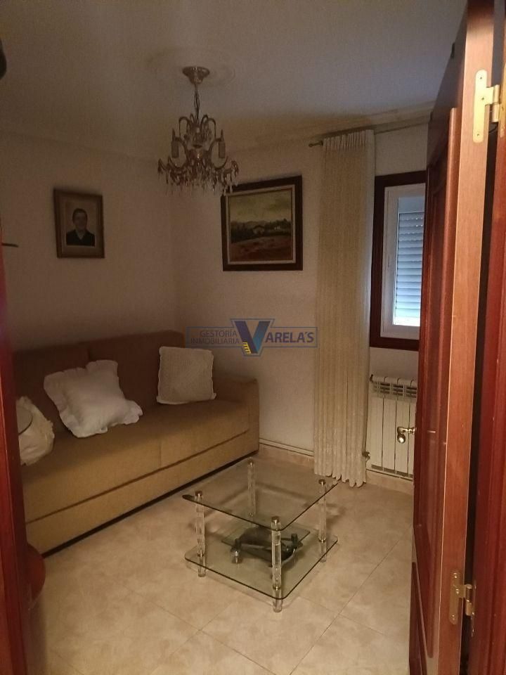 Dormitori de Apartament en venda en Ourense Capital  amb Calefacció i Moblat