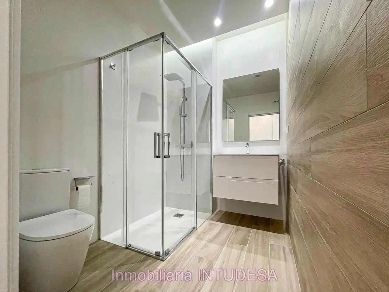 Baño de Piso en venta en Tudela con Calefacción, Terraza y Amueblado