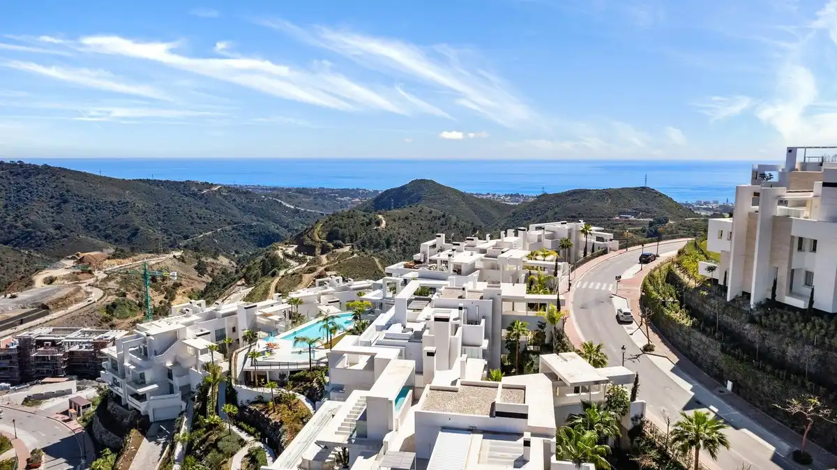 Vista exterior de Piso en venta en Marbella con Terraza y Piscina
