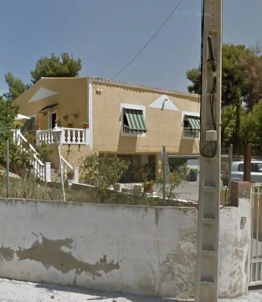 Casa con jardín en venta en calle de Carles Riba, imagen 2