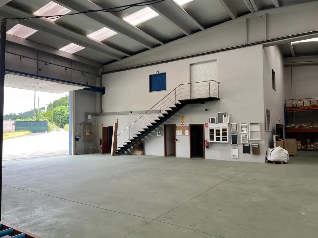 Nau industrial de lloguer a Escravitude, 23, Padrón