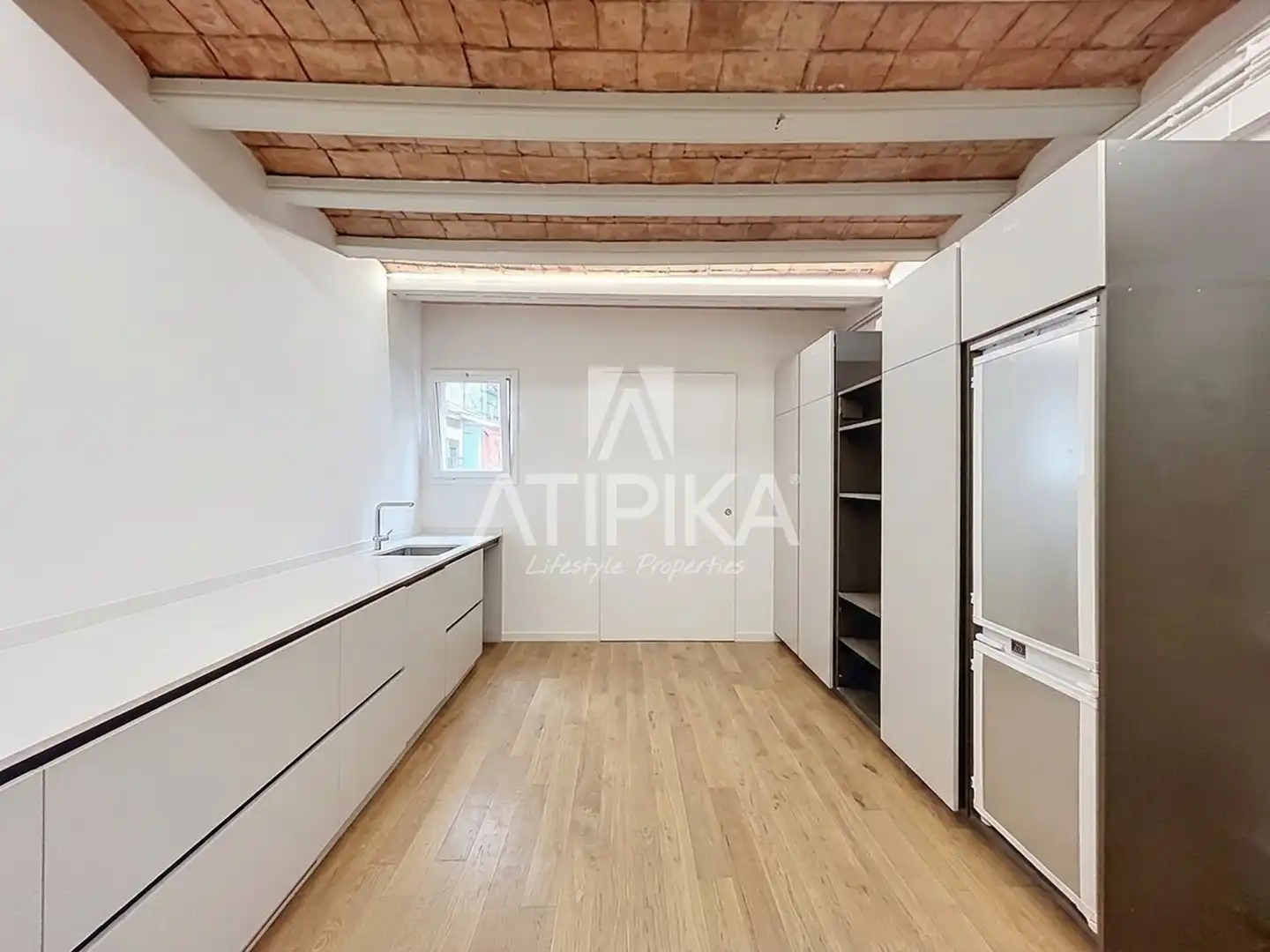 Cuina de Pis de lloguer en Barcelona amb Aire condicionat, Calefacció i Parquet