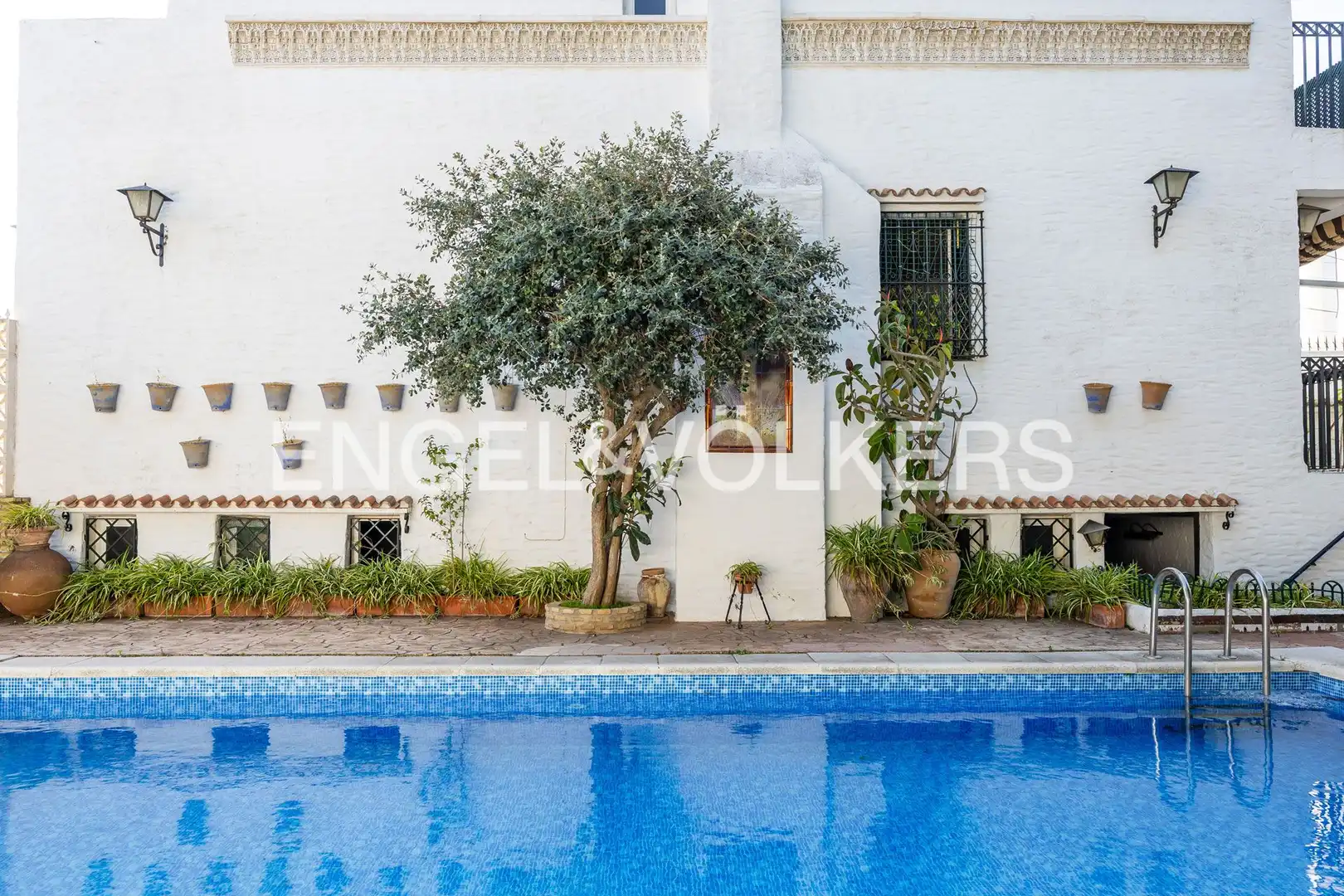 Vista exterior de Casa o xalet en venda en Sanlúcar de Barrameda amb Calefacció, Jardí privat i Terrassa