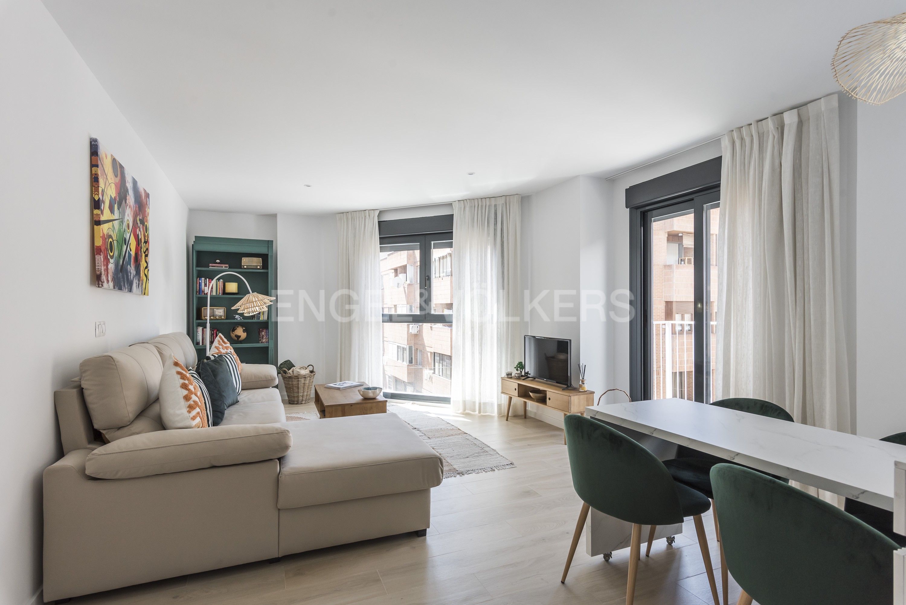 Sala d'estar de Apartament de lloguer en  Madrid Capital amb Aire condicionat, Calefacció i Piscina