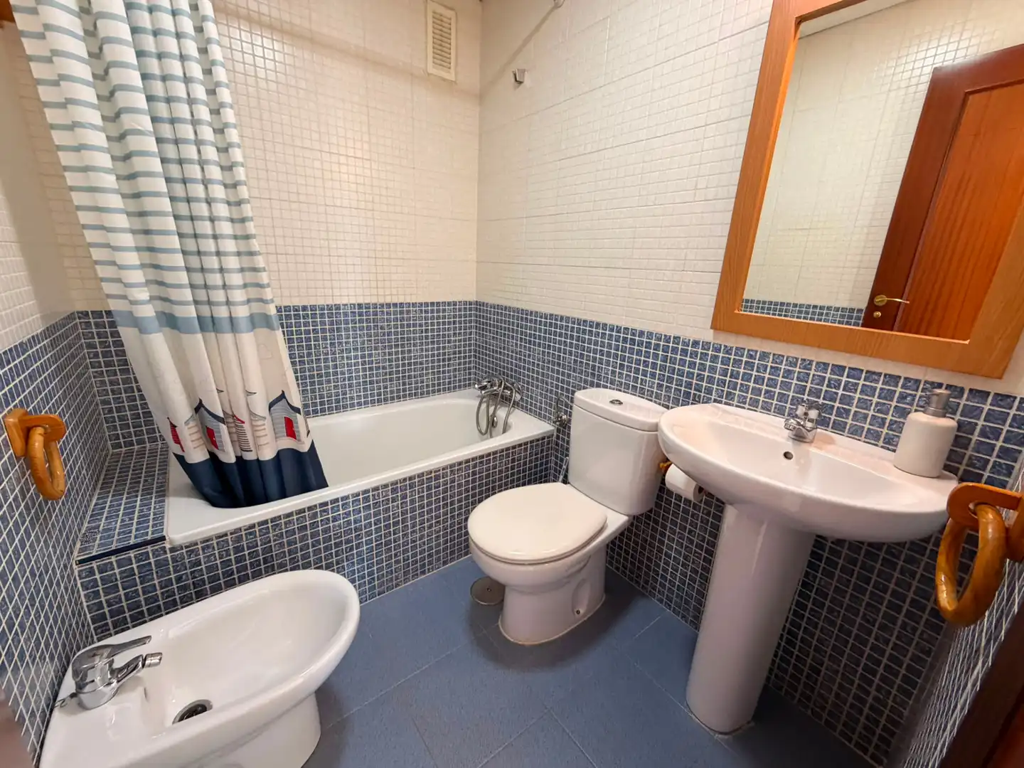 Baño de Piso en venta en Sevilla con Aire acondicionado, Terraza y Piscina