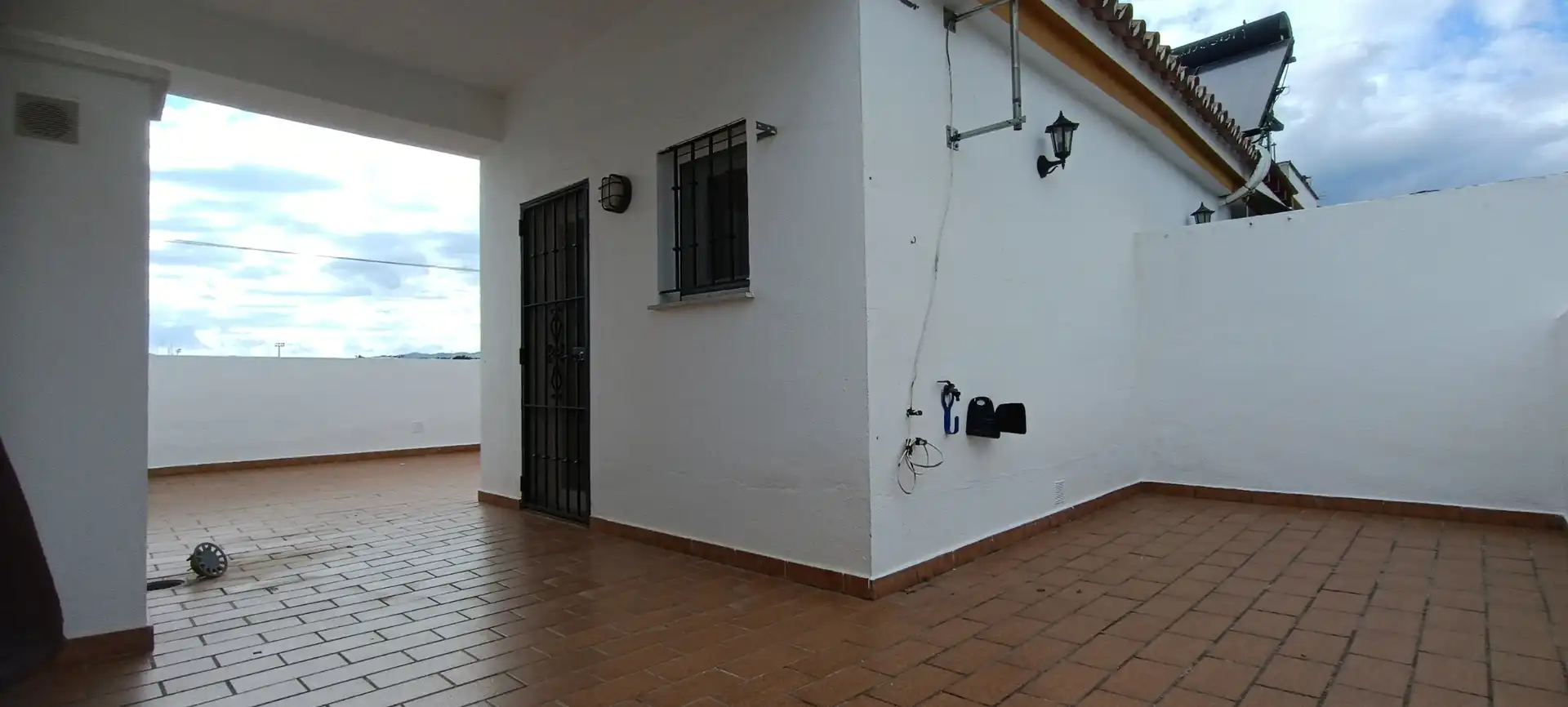 Einfamilien-Reihenhaus zum Verkauf in Estepona mit Klimaanlage, Heizung und Terrasse