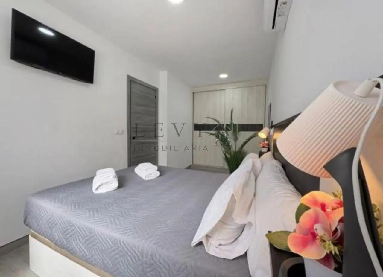 Schlafzimmer von Erdgeschoss zur Miete in Málaga mit Heizung, Schwimmbad und Möbliert