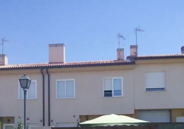 Vista exterior de Piso en venta en Hontanares de Eresma