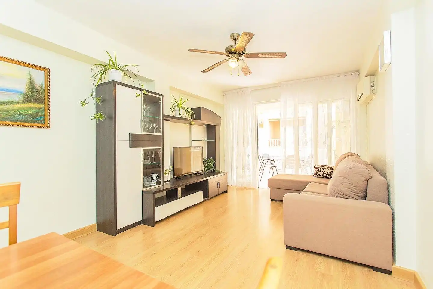 Sala de estar de Apartamento en venta en Torrevieja con Aire acondicionado, Terraza y Amueblado