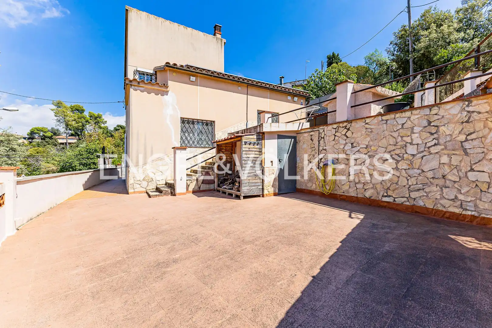 Vista exterior de Casa o xalet en venda en Sant Cugat del Vallès amb Aire condicionat, Calefacció i Jardí privat