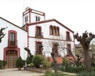 Vista exterior de Finca rústica en venda en Vilafranca del Penedès amb Terrassa i Balcó