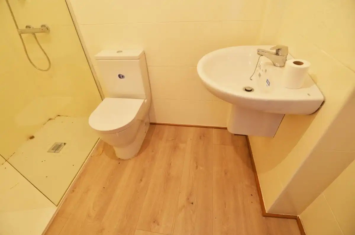 Bathroom of Houses for sale in Calvarrasa de Abajo  with Heating