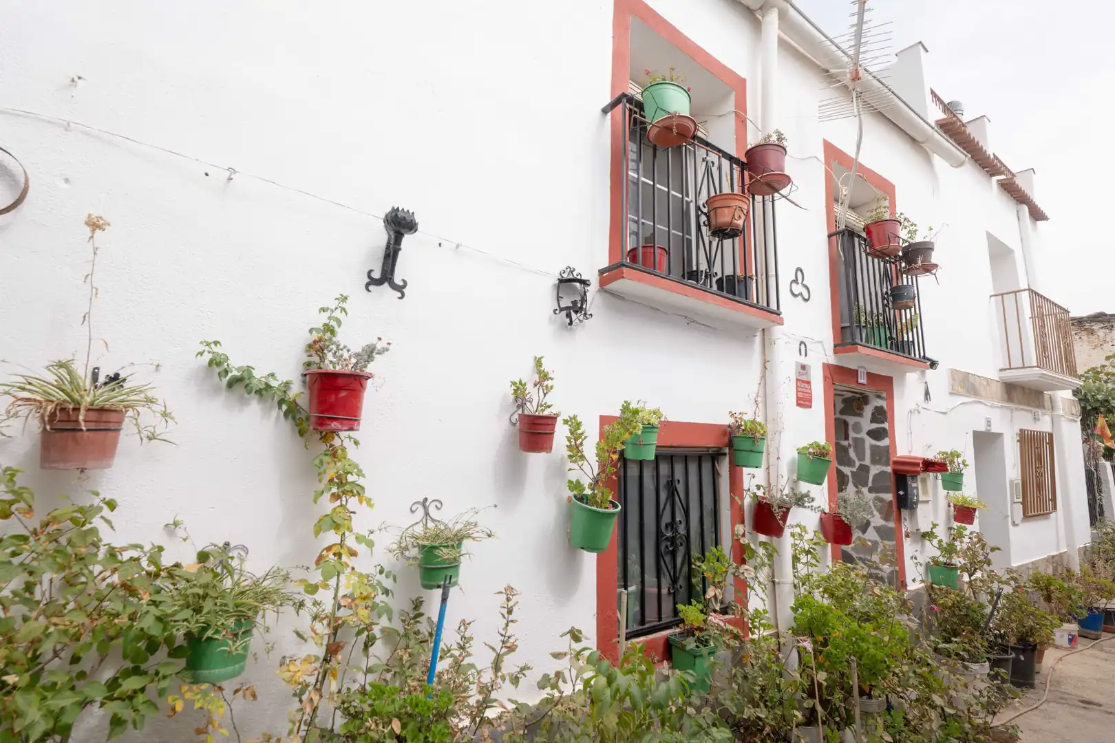 Vista exterior de Casa adosada en venta en Paterna del Río con Amueblado y Balcón